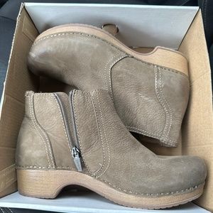 Dansko size 38